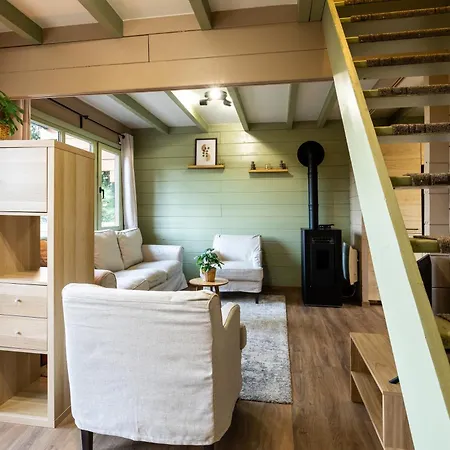 Ardenparks Petitesuisse Renardeau Chalet Manhay