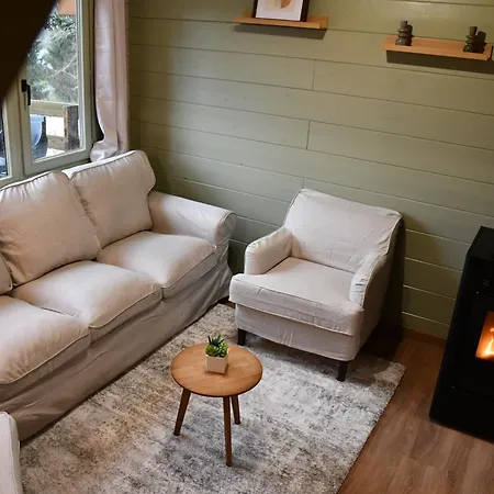 Ardenparks Petitesuisse Renardeau Chalet Manhay